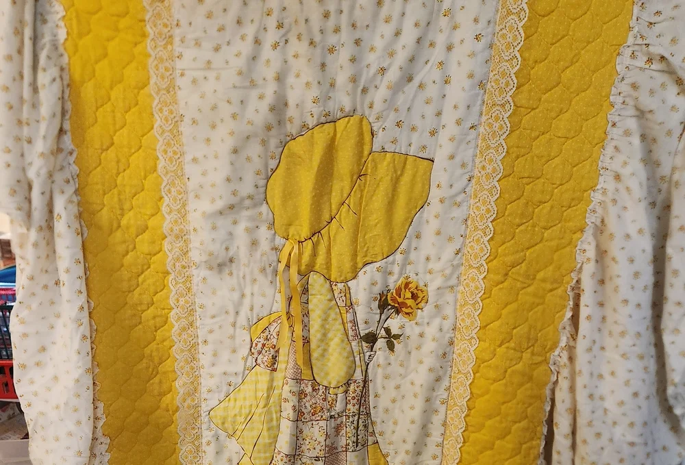 🌼Vintage 1970s Beautiful Yellow Floral Quilt Ruffle Bedspread Twin Holly Hobbie